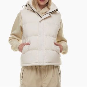 Aritzia color matte pearl The Super Puff™ Vest
